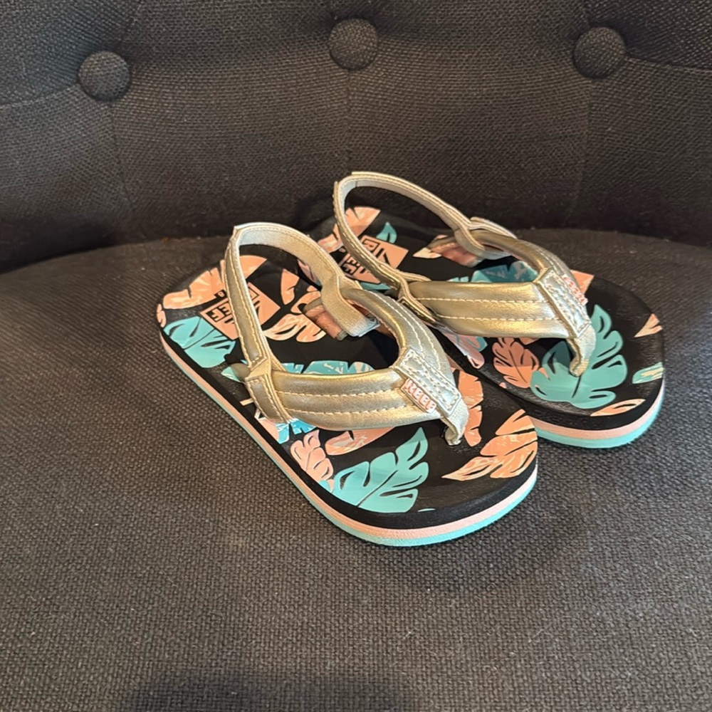 Toddler girl size 8 Tropical reefs